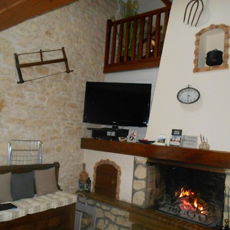 Marais Poitevin Bord Riviere Peche ,Barque, Velos, Wifi, Linge, Cheminee, Cuisine, Terrain De Boules La Taillee 外观 照片