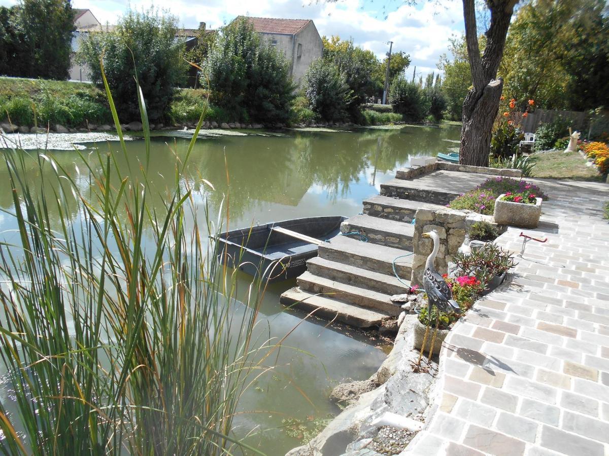 Marais Poitevin Bord Riviere Peche ,Barque, Velos, Wifi, Linge, Cheminee, Cuisine, Terrain De Boules La Taillee 外观 照片