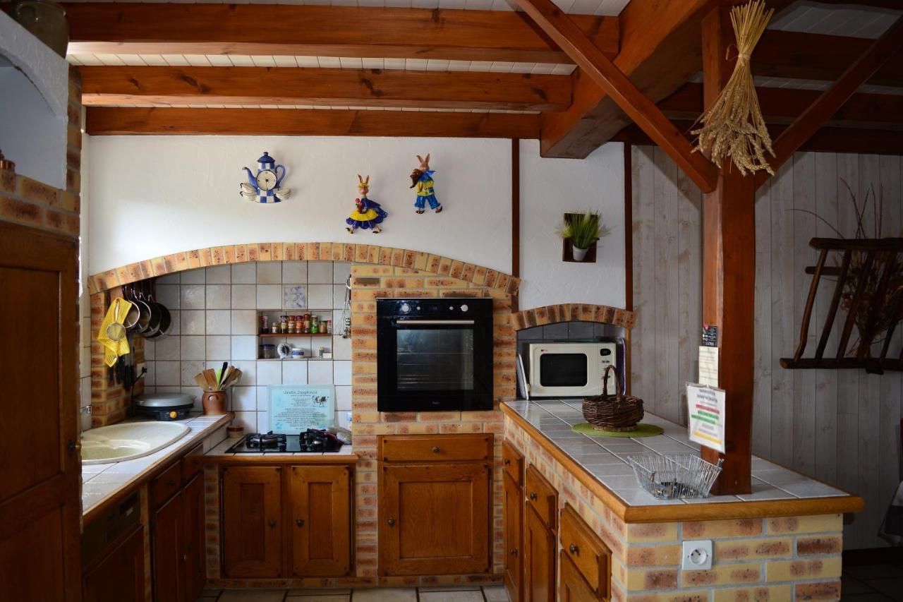 Marais Poitevin Bord Riviere Peche ,Barque, Velos, Wifi, Linge, Cheminee, Cuisine, Terrain De Boules La Taillee 外观 照片
