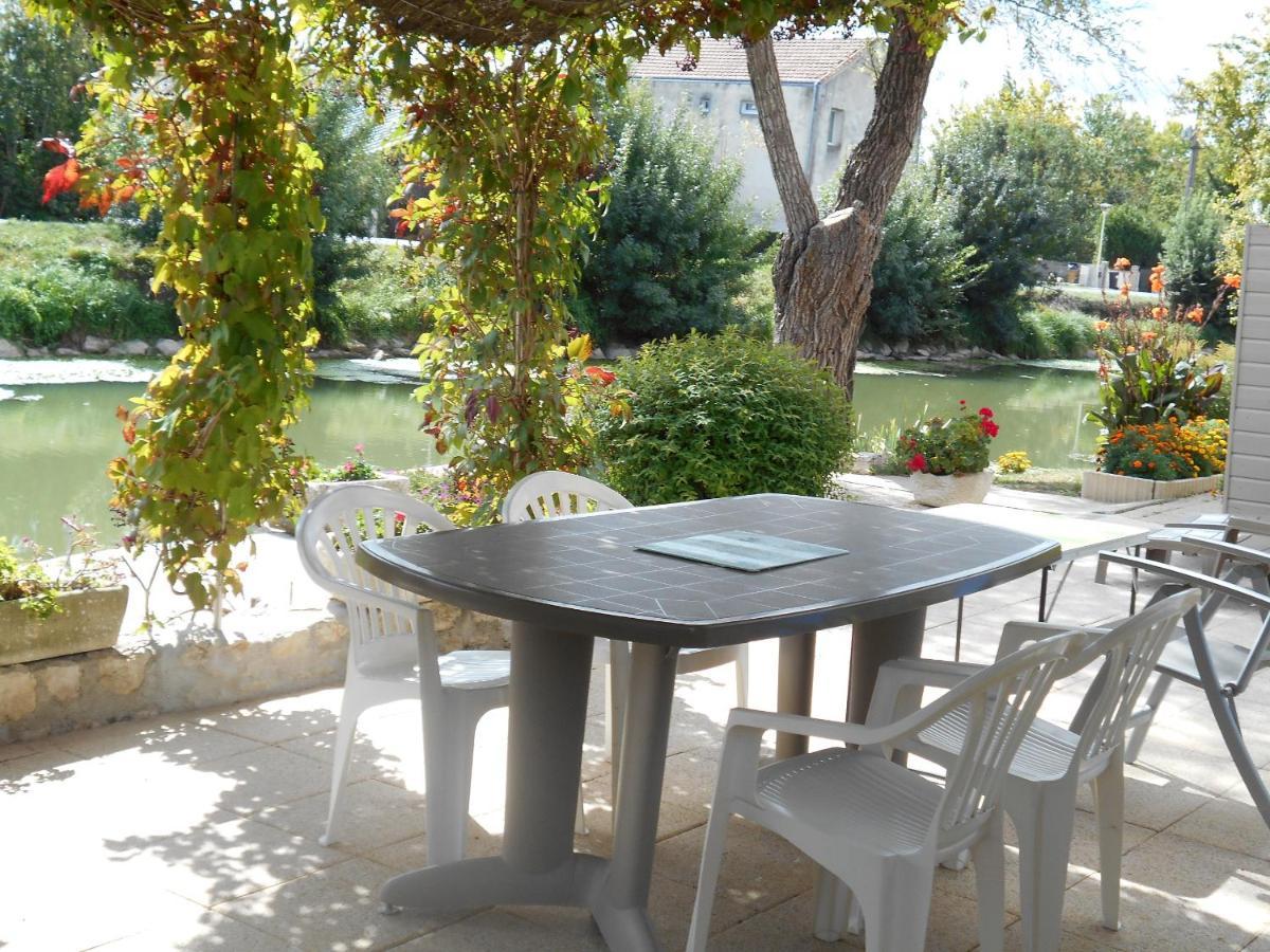 Marais Poitevin Bord Riviere Peche ,Barque, Velos, Wifi, Linge, Cheminee, Cuisine, Terrain De Boules La Taillee 外观 照片