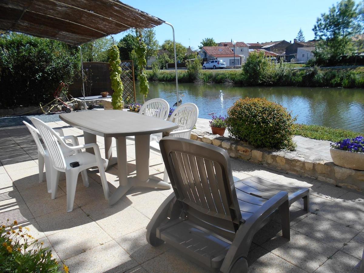 Marais Poitevin Bord Riviere Peche ,Barque, Velos, Wifi, Linge, Cheminee, Cuisine, Terrain De Boules La Taillee 外观 照片