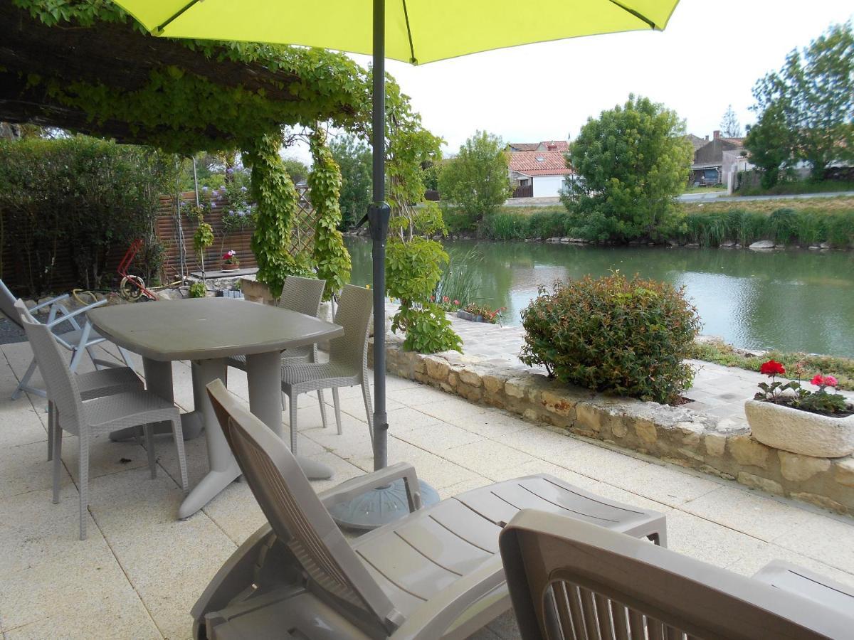 Marais Poitevin Bord Riviere Peche ,Barque, Velos, Wifi, Linge, Cheminee, Cuisine, Terrain De Boules La Taillee 外观 照片
